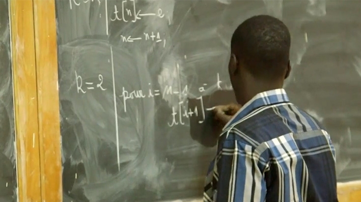 Les centres d’excellence africains: doter les jeunes étudiants d’un bagage scientifique et technique